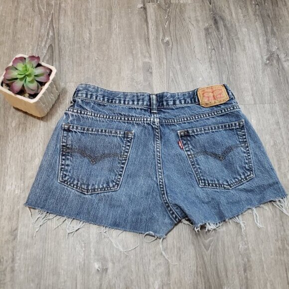 Levis 550 Relaxed Cutt Off Jean Shorts Sz 32 - Picture 2 of 7